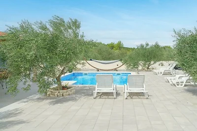 Ferienhaus in Vodice mit Schwimmbecken