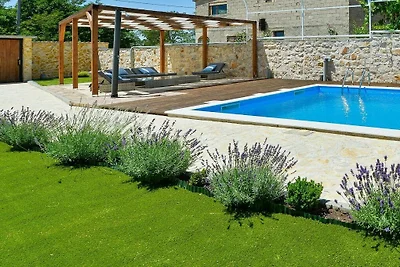 Villa in pietra Anita con piscina