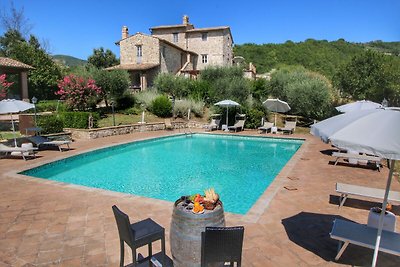 Malerisches Ferienhaus in Assisi mit Pool