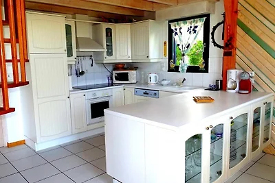 Schönes Ferienhaus mit Sauna und Meerblick