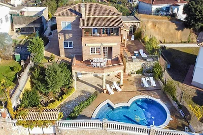 Schöne Villa mit Pool in Vidreres