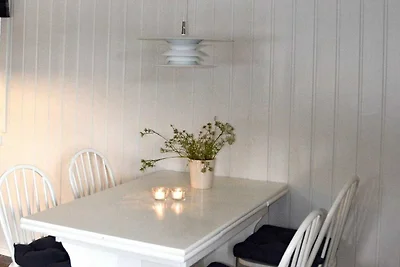4 Personen Ferienhaus in Utvik-By Traum