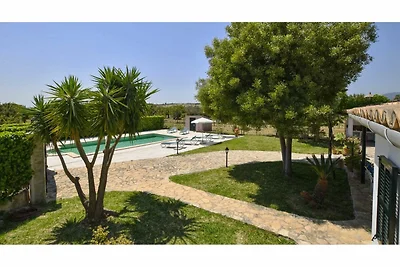 Spaziosa casa vacanze con piscina privata