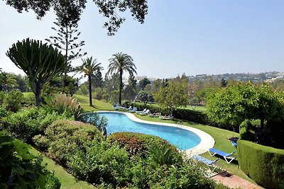 Schöne Villa in Marbella mit Gärten, Pool und...