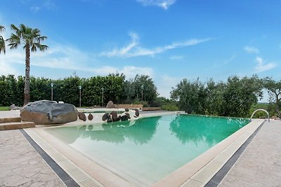 Einladendes Ferienhaus in Carlentini mit Pool