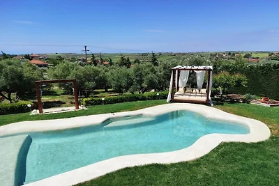 Traditionelles Anwesen mit Pool & Garten