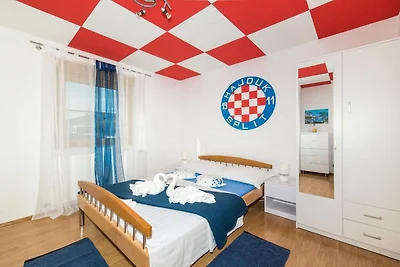 Four Bedroom Holiday Home with Pool