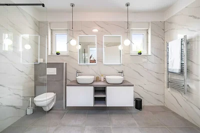 Luxusvilla mit Pool und Whirlpool