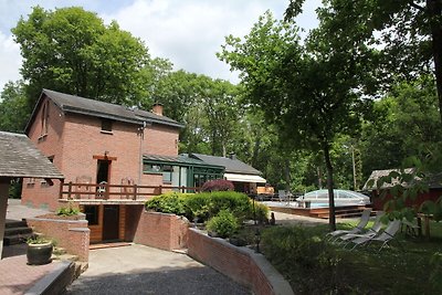 Gemütliche Villa in Marche-en-Famenne mit pri...