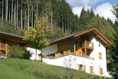 Ruhiges Chalet mit Swimmingpool in...