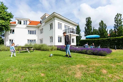 Modern appartement met spa, niet ver van zee