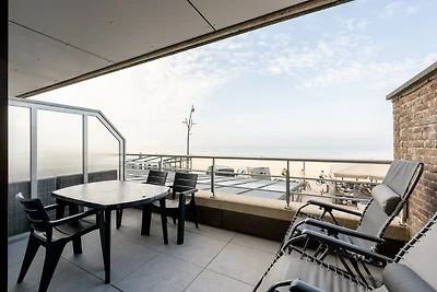 Apartamento con vistas al mar y terraza...