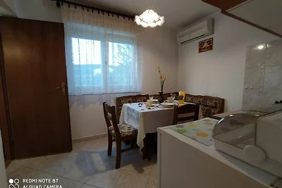 Accogliente appartamento a Vinišće con molo