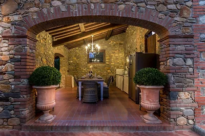 Tuscan Countryside Villa with Pool