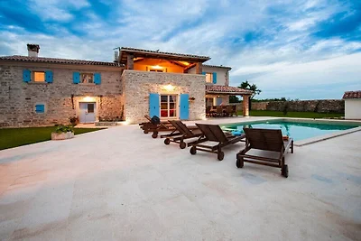 Villa in Krmed mit Schwimmbecken