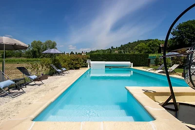 Ferienhaus mit Gemeinschaftspool in Luberon
