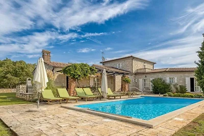 Villa in Sveti Lovrec mit Schwimmbecken