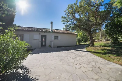 Moderne Villa mit Swimmingpool in...
