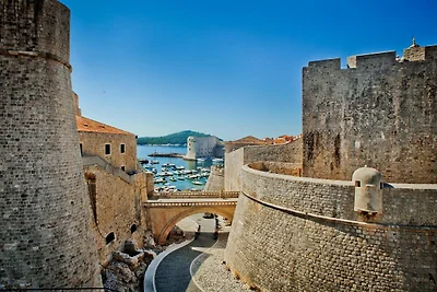 Guest House Old Town View- One Bedroom Apartm...