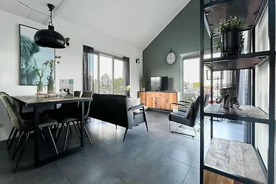 Bestes modernes Haus in der Nähe von Wasser