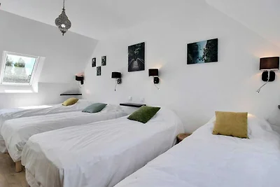 Schönes Ferienhaus in Neulliac