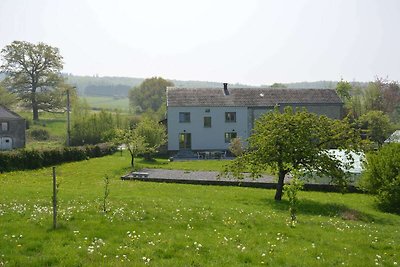 Dorpshuis met grote tuin, zeer rustig.