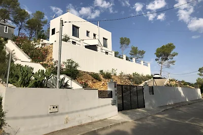 Villa in Olivella mit Pool und Grill