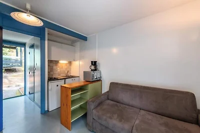 Studio mit überdachtem Balkon