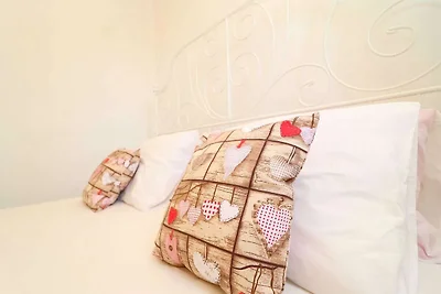Greenside Cottage Lumi-Two Bedroom Holiday Ho...