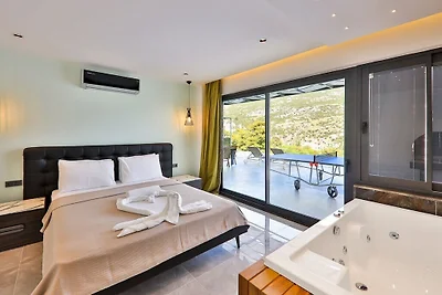 Villa in Kalkan mit Schwimmbecken