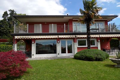 Fabelhafte Villa in Barasso in der Nähe des...