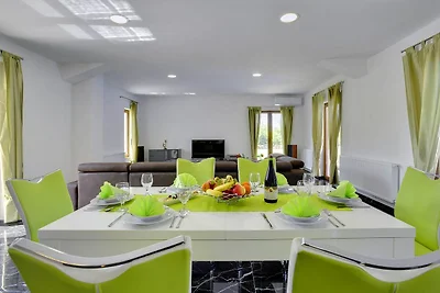 Villa con piscina a Pisino