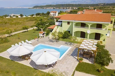 Geräumiges Apartment mit Pool
