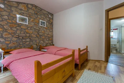 Ferienhaus in Polje mit Garten