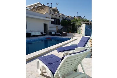 Vakantiehuis in Maruggio met zwembad