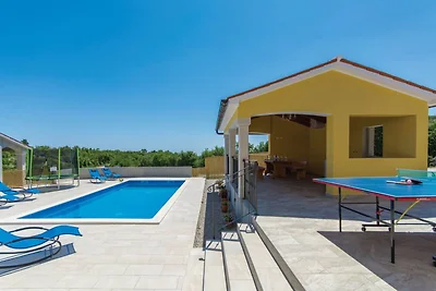 Villa mit privatem Pool und Meerblick