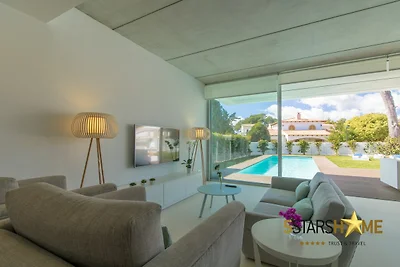 Villa am Meer mit Swimmingpool