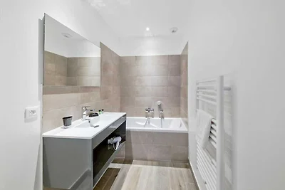 Kleine Villa mit eigenem Pool in Residenz Les...