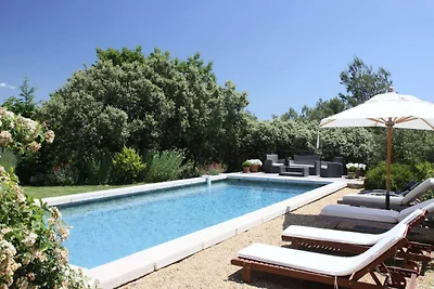 Ruim Provençaals huis met zwembad en tuin