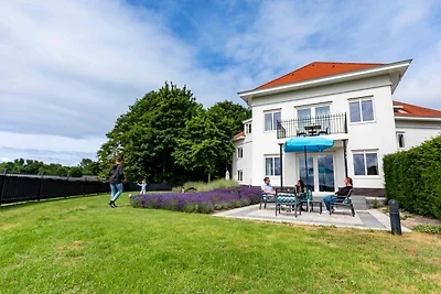 Modern appartement met spa, niet ver van zee