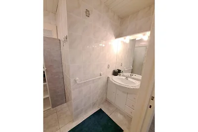Helle Wohnung mit seitlichem Meerblick