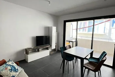 Wohnung in Grau du Roi am Strand