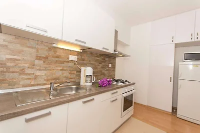 Apartments Mastelić - Three Bedroom Apartment...