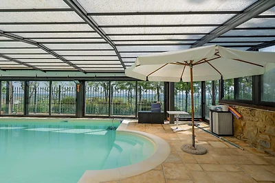 Lussuosa villa con grande piscina a Tolentino