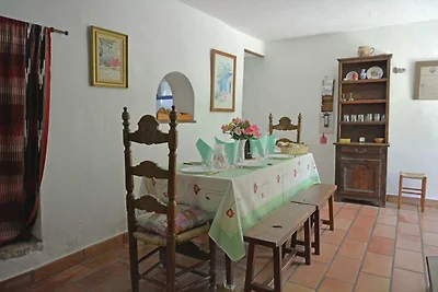 Malerische Villa mit Garten in Bagard...