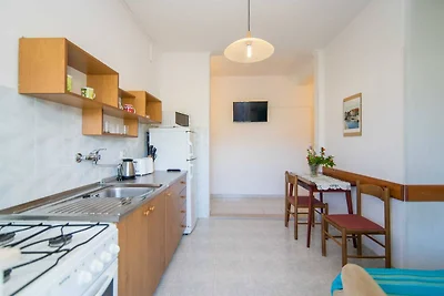 Comfortable Kastel Stafilic Apartment with Ba...