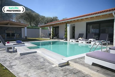 Villa in Messonghi mit Pool und Meer