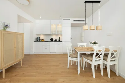 Große Wohnung mit Meerblick, Innenpool