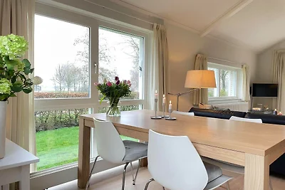 Friese watervilla voor zes personen