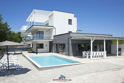 Villa in Pomer mit Schwimmbecken